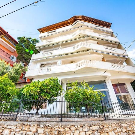 Ideal Aparthotel Saranda Екстер'єр фото