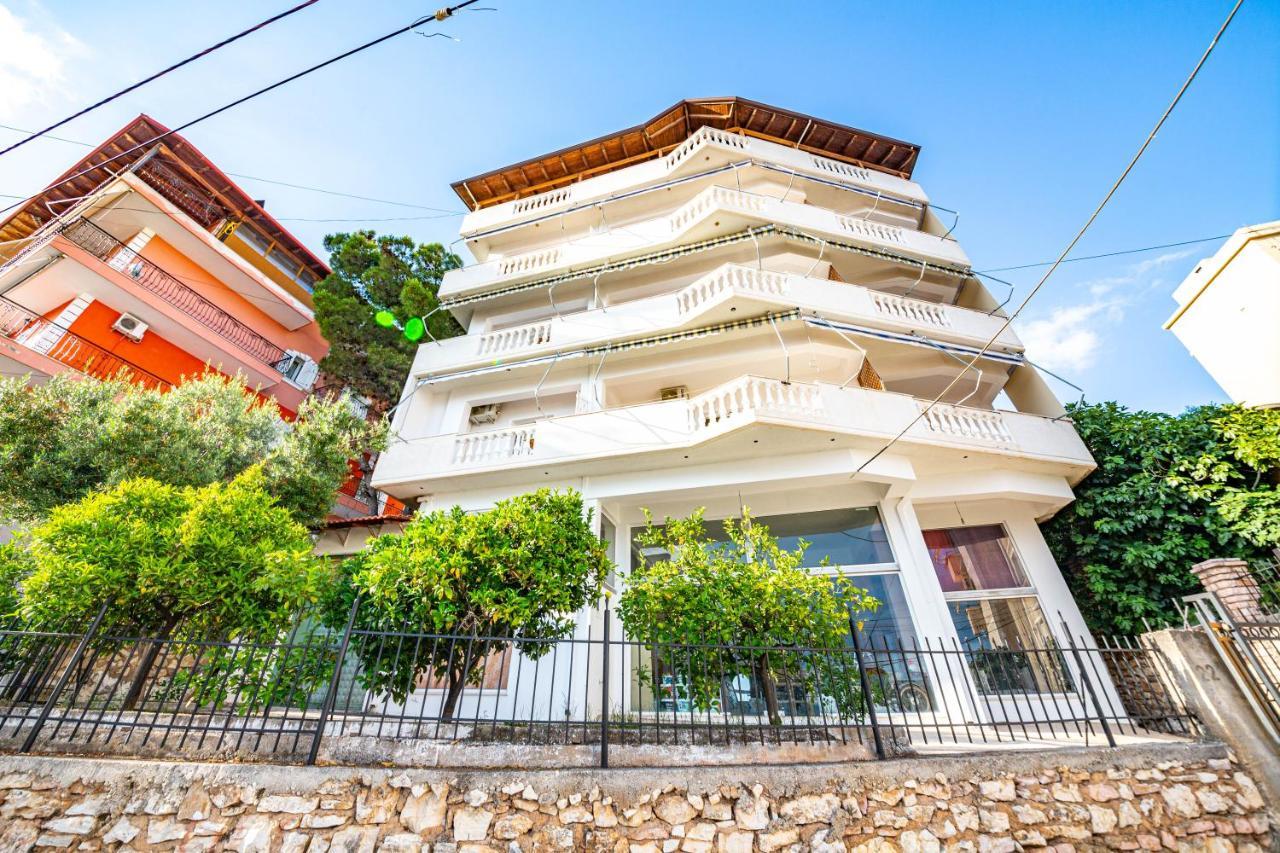 Ideal Aparthotel Saranda Екстер'єр фото