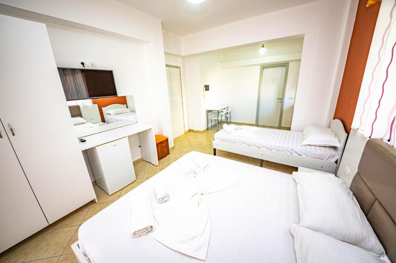 Ideal Aparthotel Saranda Екстер'єр фото