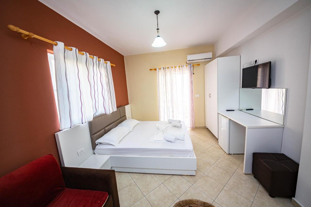 Ideal Aparthotel Saranda Екстер'єр фото
