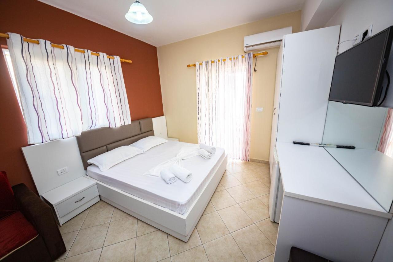 Ideal Aparthotel Saranda Екстер'єр фото